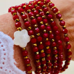 Sautoir Fily en perles à facettes de couleur bordeaux