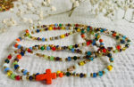 Sautoir multicolore en perles de verre