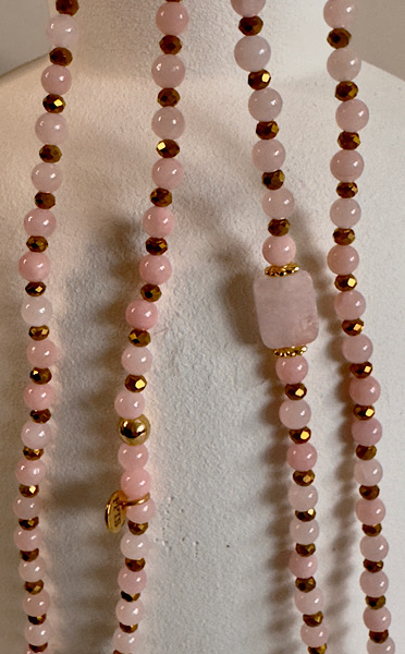 Sautoir en perles de jade rose pâle
